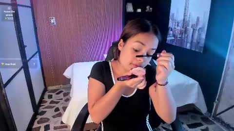 siafoxx_ online show from June 10, 2026, 9:25 pm