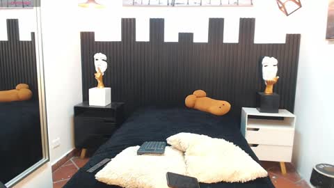 SIENNA  online show from April 17, 2026, 12:30 pm