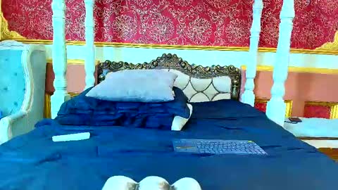 SinnaDark online show from May 15, 2026, 1:29 pm