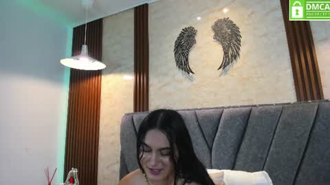 Sienna online show from June 14, 2026, 2:24 am