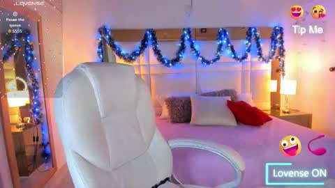 Sienna  online show from November 21, 2025, 11:31 am