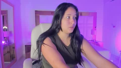 Sienna  online show from January 17, 2026, 11:15 am