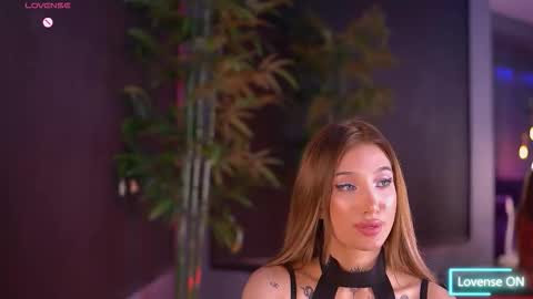 Snapshot of siennajayden chatting on November 19, 2025, 6:52 pm Sienna online show from November 19, 2025, 6:52 pm