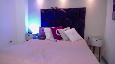 siennaluxee online show from January 6, 2026, 3:32 am