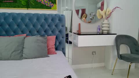 Sienna online show from October 22, 2025, 4:13 am