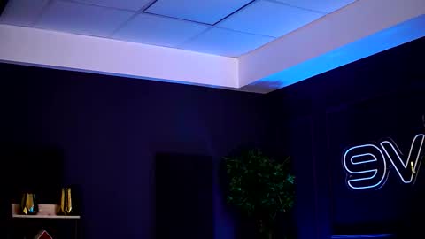 Sienna online show from October 16, 2025, 9:32 am