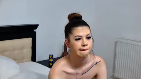 Snapshot of sierra_halle chatting on February 19, 2025, 2:23 am SIERRA online show from February 19, 2025, 2:23 am