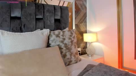 Snapshot of sierrataylor1 chatting on October 28, 2025, 12:03 am online show from October 28, 2025, 12:03 am