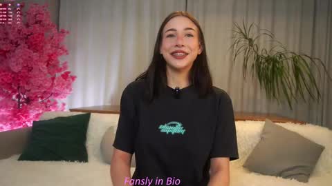 Snapshot of signehinz chatting on October 12, 2025, 11:20 am Eva online show from October 12, 2025, 11:20 am