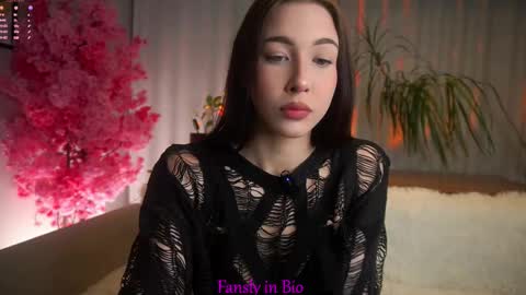 Snapshot of signehinz chatting on October 13, 2025, 11:43 am Eva online show from October 13, 2025, 11:43 am