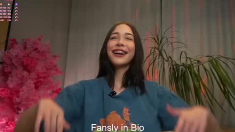 Snapshot of signehinz chatting on October 14, 2025, 11:55 am Eva online show from October 14, 2025, 11:55 am