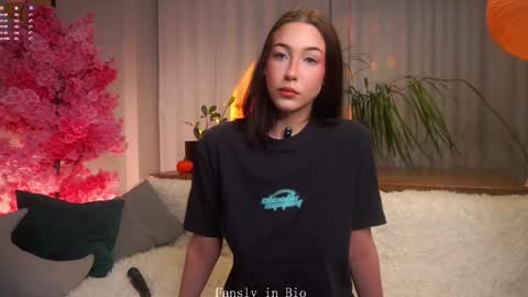 Snapshot of signehinz chatting on October 24, 2025, 11:50 am Eva online show from October 24, 2025, 11:50 am