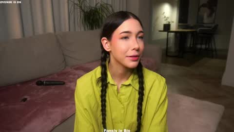 Snapshot of signehinz chatting on November 20, 2025, 11:32 am Eva online show from November 20, 2025, 11:32 am