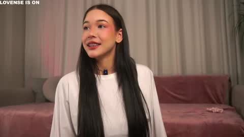 Snapshot of signehinz chatting on December 5, 2025, 11:19 am Eva online show from December 5, 2025, 11:19 am