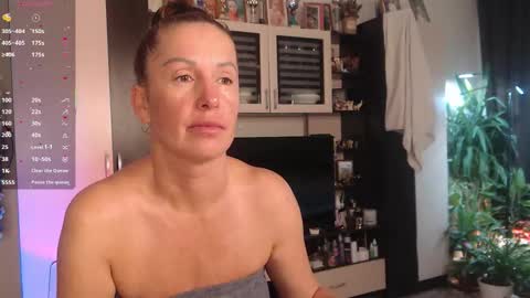 silenaa_sloussen online show from November 3, 2025, 5:09 am