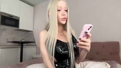 Snapshot of siliconepornstar chatting on October 1, 2025, 5:46 am Diana online show from October 1, 2025, 5:46 am