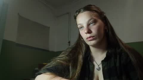 Snapshot of silkqueen_88 chatting on July 19, 2026, 7:17 pm Angelica online show from July 19, 2026, 7:17 pm