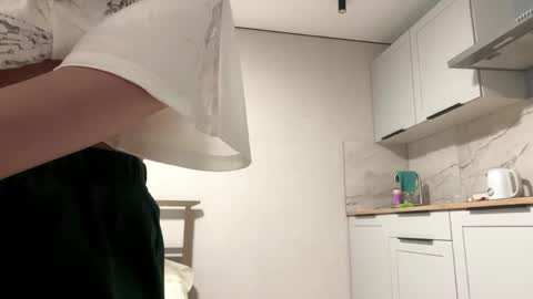 Sophie online show from April 17, 2026, 2:09 pm