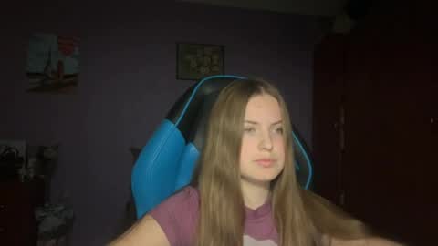 Snapshot of silksinner_ chatting on March 31, 2026, 6:19 pm Erica online show from March 31, 2026, 6:19 pm