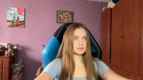 Snapshot of silksinner_ chatting on April 1, 2026, 7:09 am Erica online show from April 1, 2026, 7:09 am