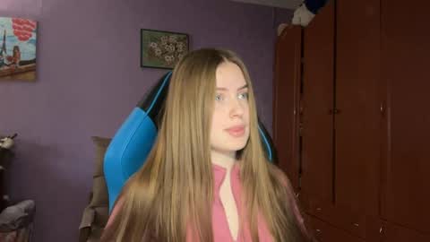 Snapshot of silksinner_ chatting on April 3, 2026, 9:51 am Erica online show from April 3, 2026, 9:51 am