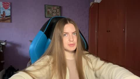 Snapshot of silksinner_ chatting on April 29, 2026, 10:30 am Erica online show from April 29, 2026, 10:30 am