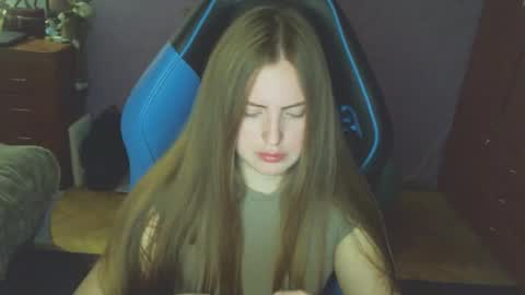 Snapshot of silksinner_ chatting on May 3, 2026, 5:52 pm Erica online show from May 3, 2026, 5:52 pm