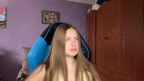 Snapshot of silksinner_ chatting on May 20, 2026, 7:36 am Erica online show from May 20, 2026, 7:36 am