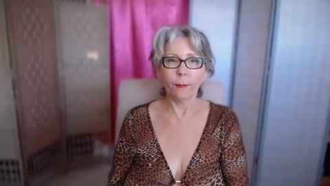 Snapshot of silky_petra2 chatting on October 31, 2025, 12:00 am petra daniels online show from October 31, 2025, 12:00 am