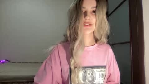 silkybabe19 online show from December 3, 2025, 9:46 pm