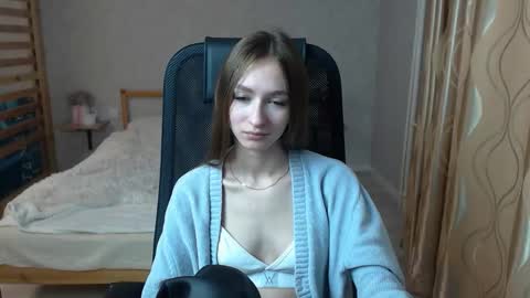silkymiley online show from October 4, 2025, 1:25 am