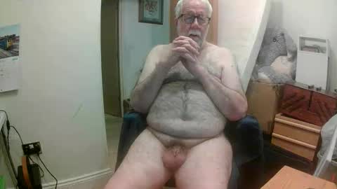 sillyoldman45221063 online show from April 5, 2026, 9:45 pm