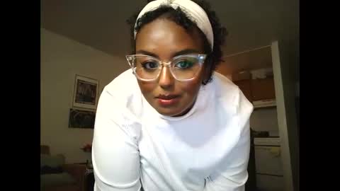 Simin Fox online show from November 27, 2025, 4:03 am