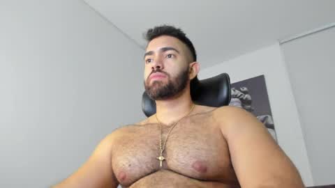 simon_leon01 online show from April 20, 2026, 11:17 pm