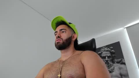 simon_leon01 online show from May 31, 2026, 4:36 pm