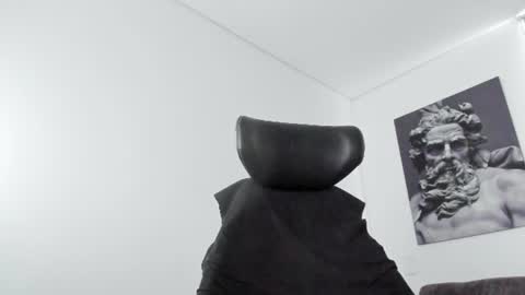 simon_leon01 online show from July 9, 2026, 12:09 pm