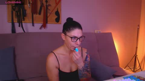 simona_moonshine online show from January 17, 2026, 4:22 pm