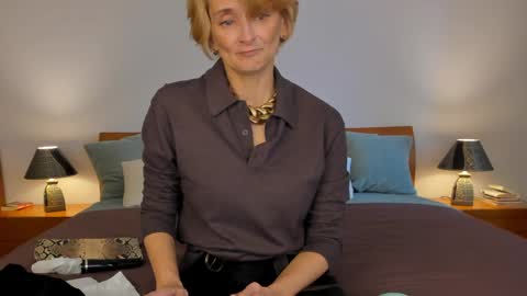 Snapshot of simonadebeauvoir chatting on May 1, 2026, 7:24 am Simona online show from May 1, 2026, 7:24 am