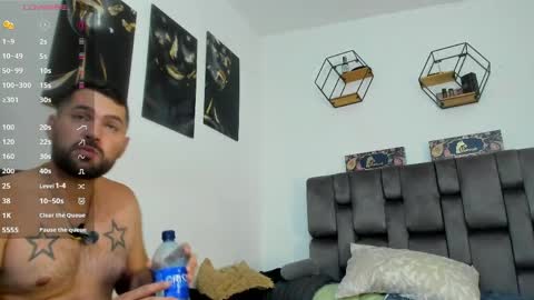 Snapshot of simonbeck chatting on May 25, 2026, 8:04 pm Simon online show from May 25, 2026, 8:04 pm