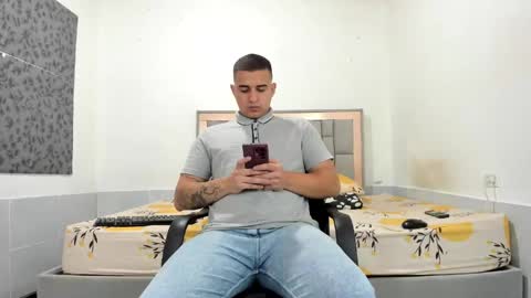 SIMON KELER online show from April 21, 2026, 1:42 am