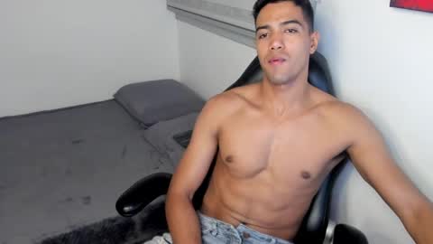 Andrey online show from April 8, 2026, 4:01 am