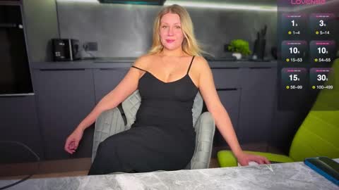 A present for me  online show from November 18, 2025, 6:45 pm