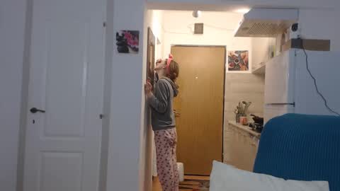 simyhvn online show from February 5, 2025, 5:09 am