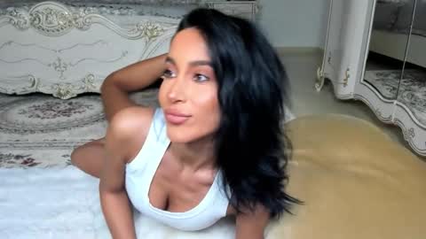 Snapshot of sincerelyc chatting on December 19, 2025, 8:05 pm C online show from December 19, 2025, 8:05 pm