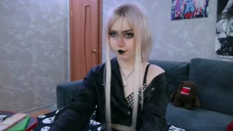 SindyLou online show from July 17, 2026, 3:29 pm