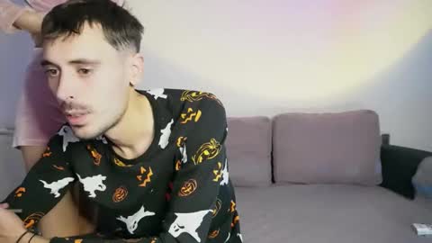 Two4Fun online show from October 5, 2025, 5:33 pm