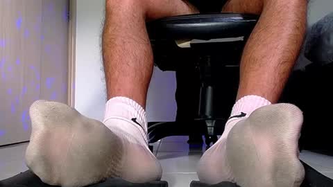 only foot                         worshipers here online show from October 3, 2025, 9:12 pm