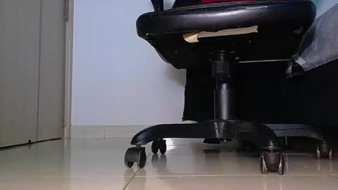 only foot                         worshipers here online show from October 19, 2025, 7:20 am