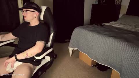 Sir Daddy McQween online show from February 4, 2026, 7:03 am