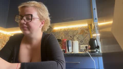 Snapshot of sirena2025 chatting on September 9, 2025, 3:44 pm sirena2025 online show from September 9, 2025, 3:44 pm